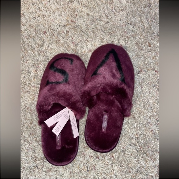 Toe Faux Fur Sexy NWT Victoria's Secret NWT closed fuzzy slippers size medium ✨ - Picture 6 of 6